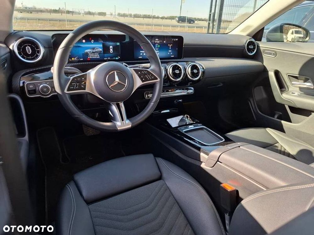 Mercedes-Benz CLA 200 mHEV 7G-DCT - 7