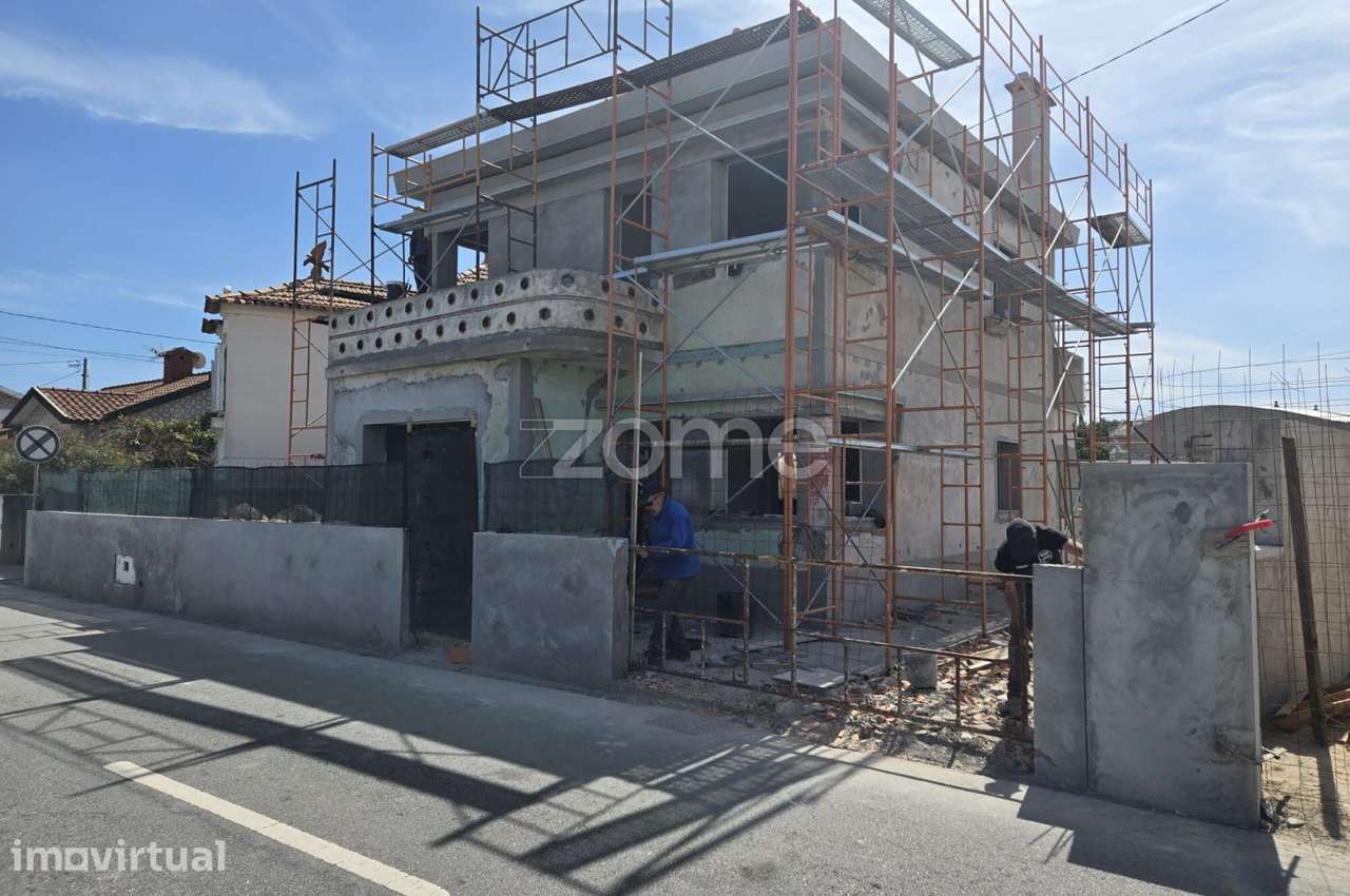 Moradia T4 com suite, garagem e 2 entradas independentes - Grande imagem: 2/30