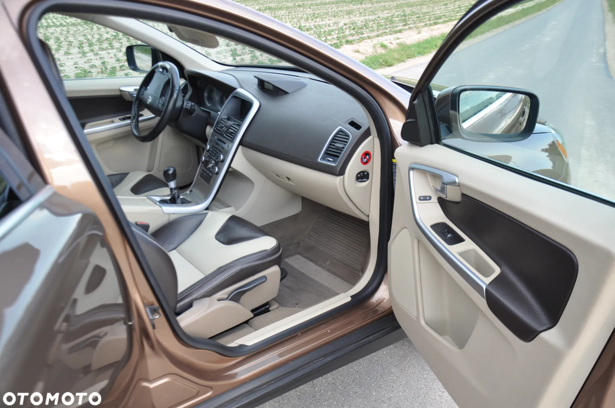 Volvo XC 60 2.4D AWD R-Design - 15