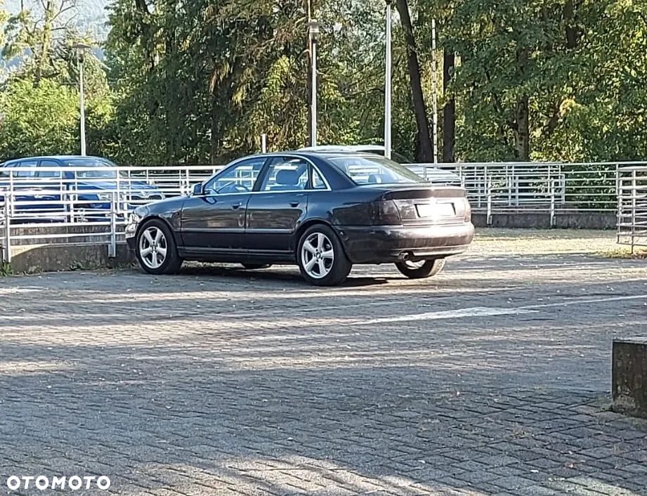 Audi A4 Limousine 2.4 - 1