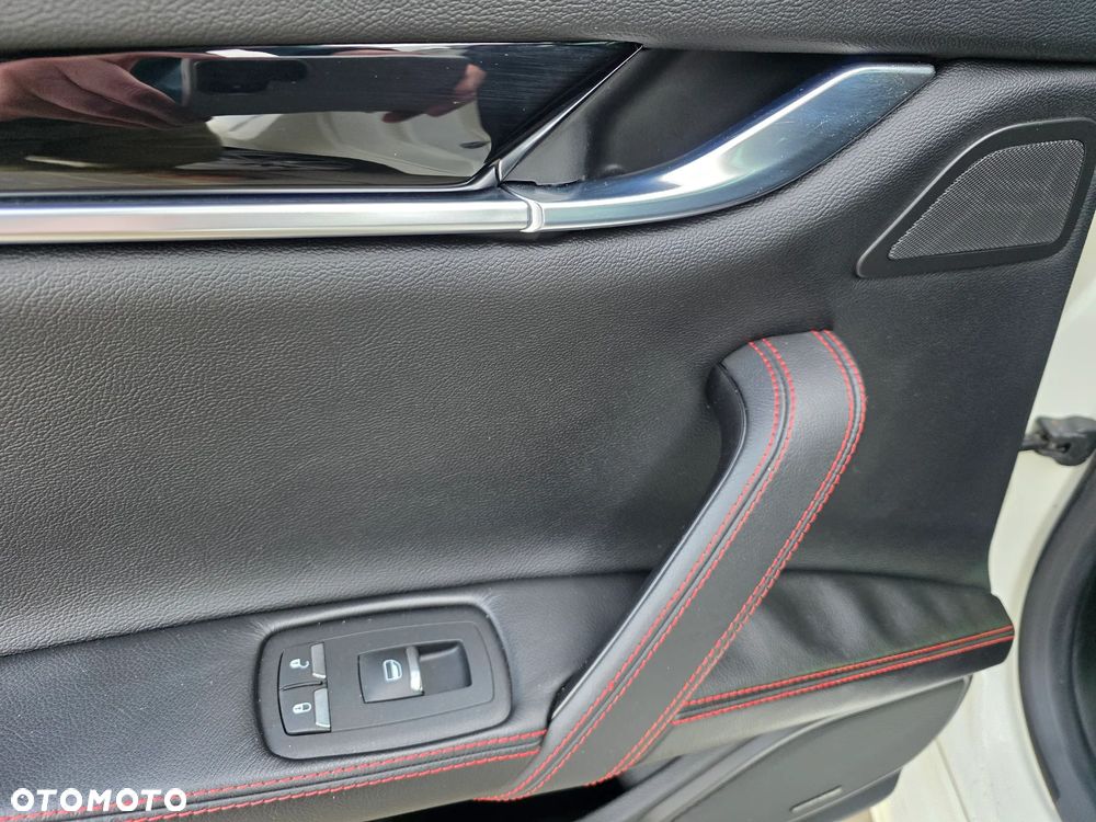 Maserati Ghibli S GranSport - 26