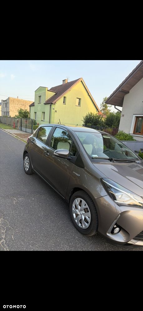 Toyota Yaris 2017 photo 2