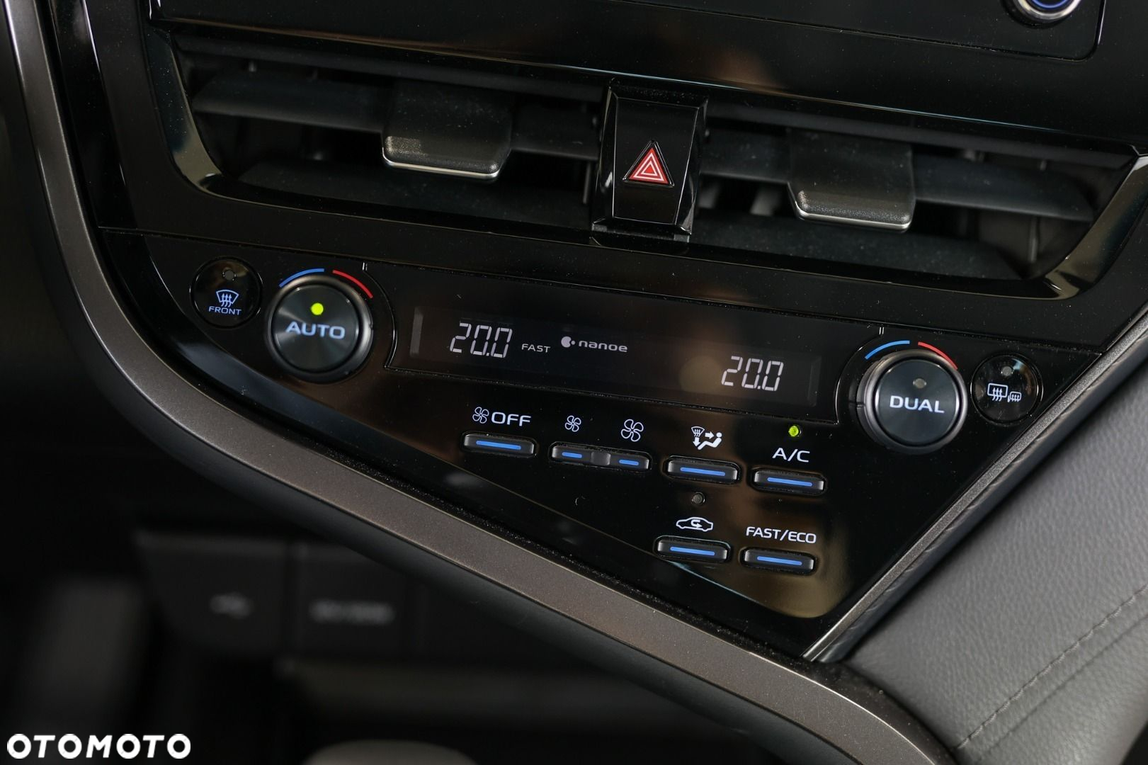 Toyota Camry - 24