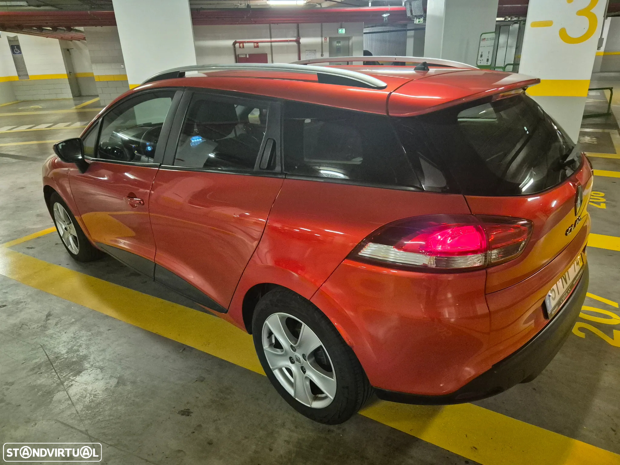 Renault Clio Sport Tourer 0.9 TCE Dynamique S - 17
