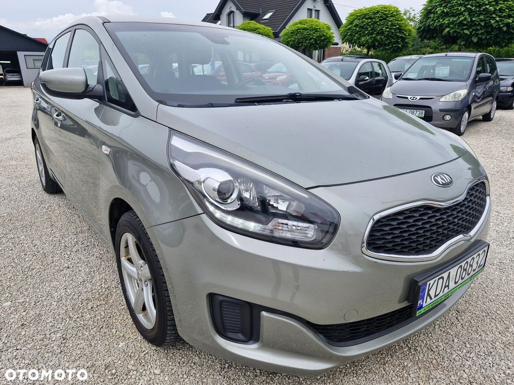 Kia Carens - 10