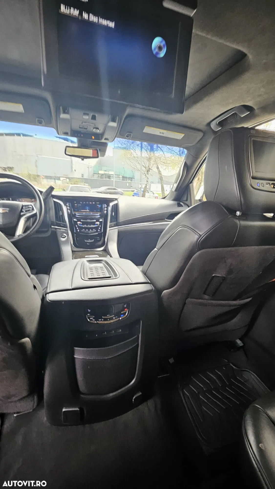 Cadillac Escalade - 11