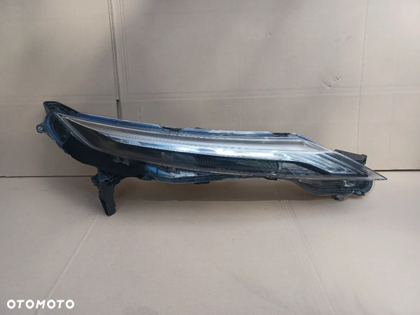 Lampa przednia prawa Nissan Juke F16 II DRL oryg 90170975