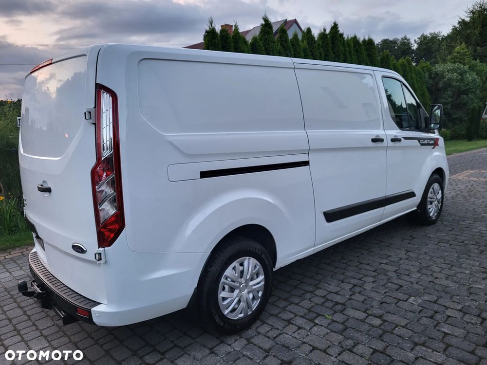 Ford Custom 320 - 11