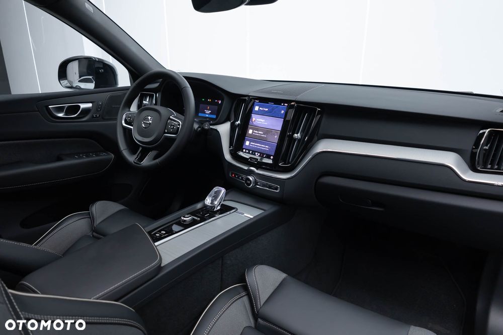 Volvo XC 60 T6 Plug-In Hybrid AWD Plus Black Edition - 7