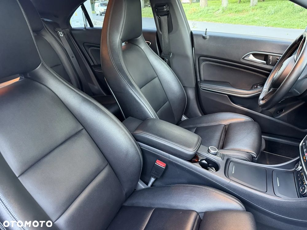 Mercedes-Benz CLA 250 7G-DCT AMG Line - 14