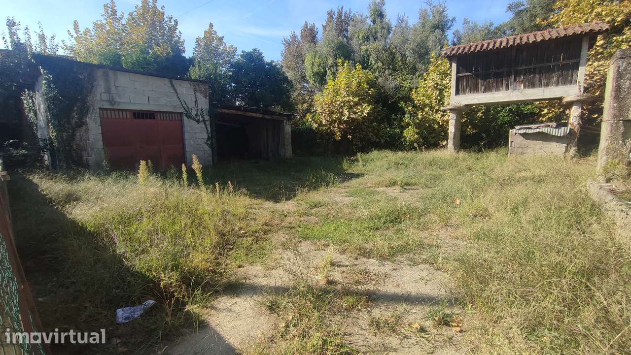 Moradias para restauro em Bouro Santa Maria, Amares - Grande imagem: 2/24