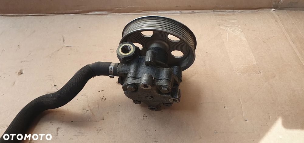 Pompa wspomagania kierownicy Audi A4 B7 2.0 TFSI 8E0145155ES 06B145255 - 3
