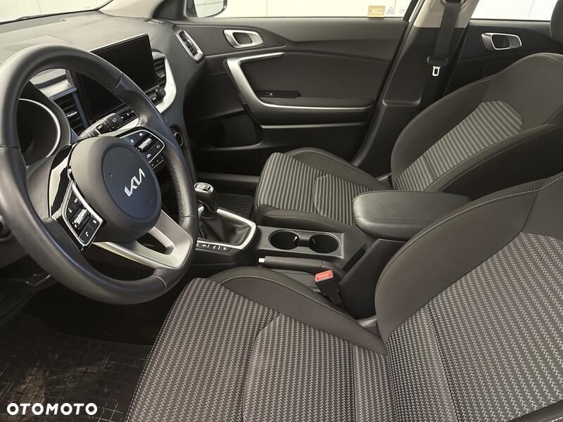 Kia Ceed 1.5 T-GDI M - 11