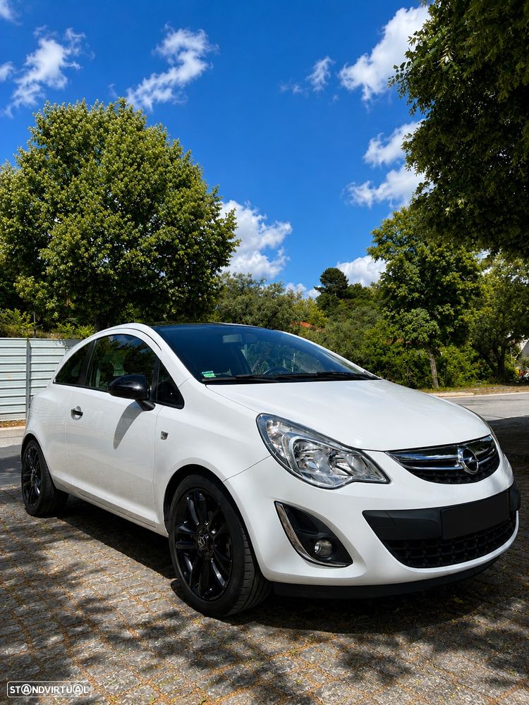 Opel Corsa 1.2 Black Edition - 1