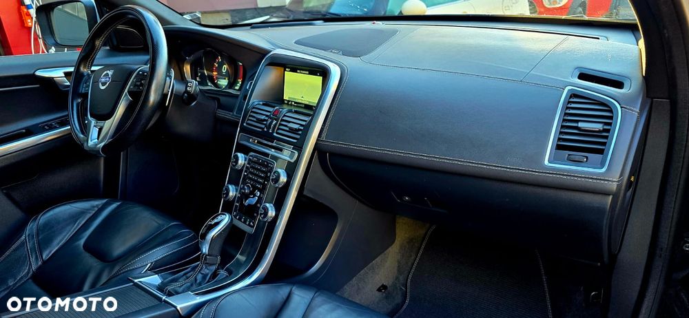 Volvo XC 60 T5 Drive-E R-Design Summum - 40