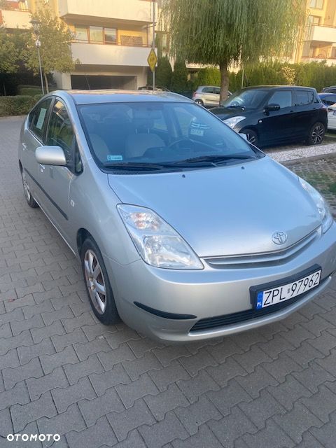Toyota Prius - 4