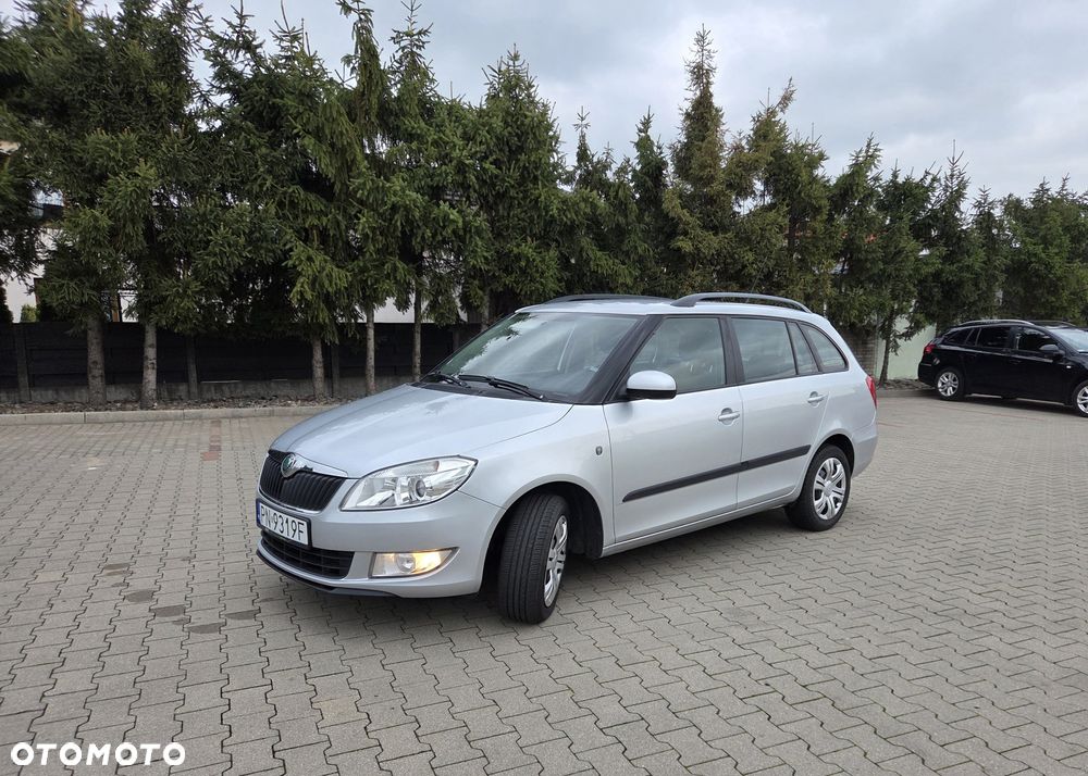 Skoda Fabia 2011 photo 2