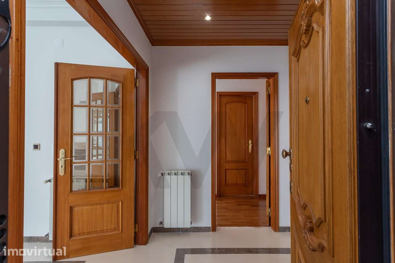 T3 em Paço de Arcos remodelado com: Garagem e Arrecadação - Grande imagem: 5/31