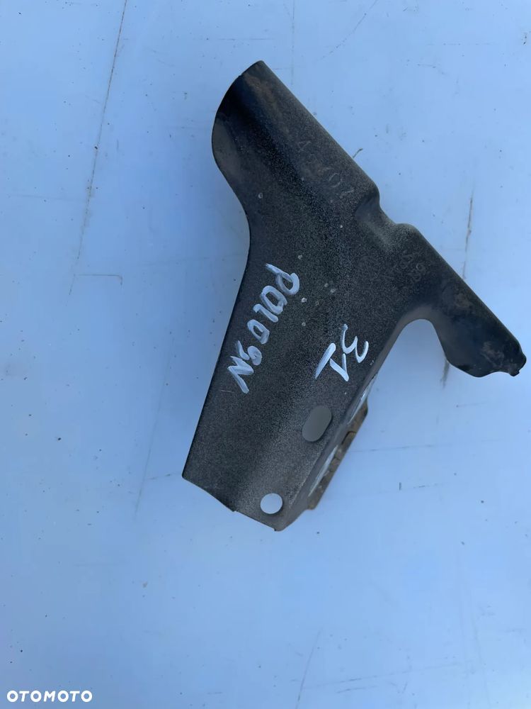 Wspornik mocowanie błotnika lewy prawy przód vw Polo 9N IV 6Q0821141 6Q0821142 - 2