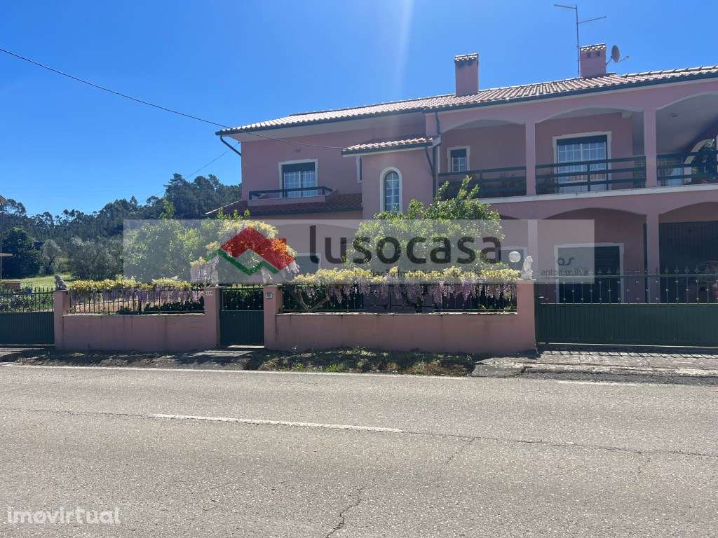 Excelente moradia inserida no terreno de 3500 mt2 em Chão de Lopes ... - Grande imagem: 2/54