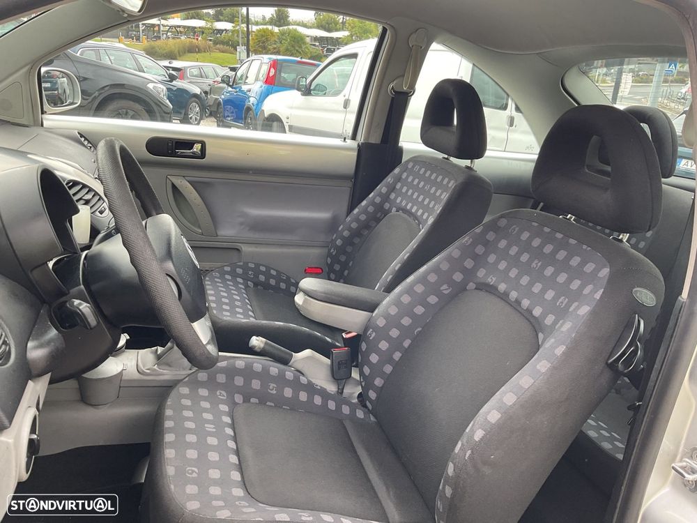 VW New Beetle 1.6 - 17