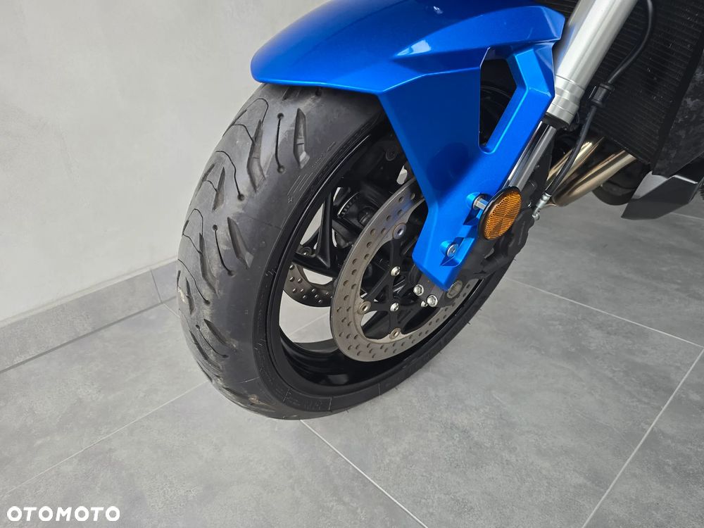 Suzuki GSX - 17