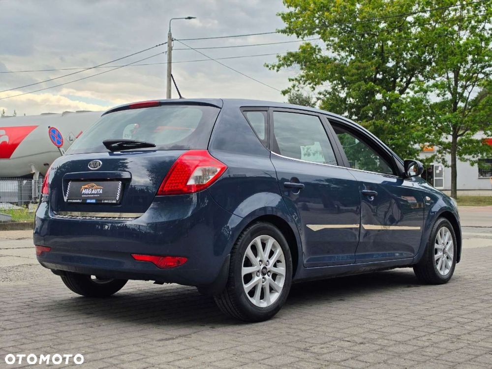 Kia Ceed - 4