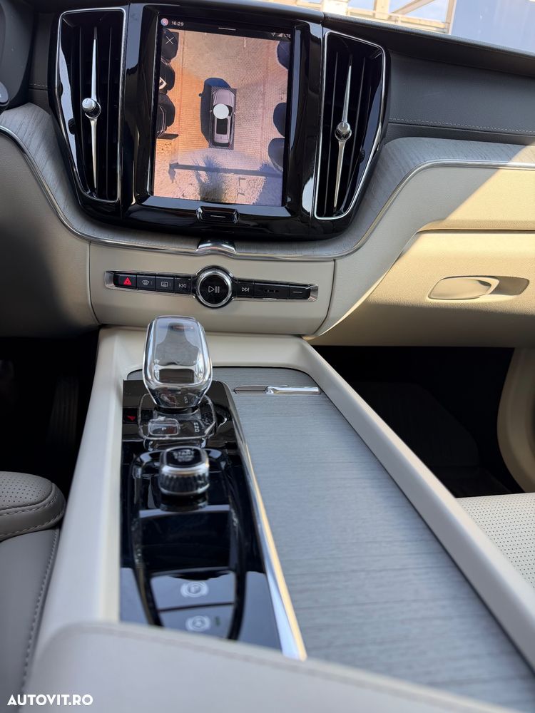Volvo XC 60 Recharge T8 AWD AT Ultimate Bright - 10