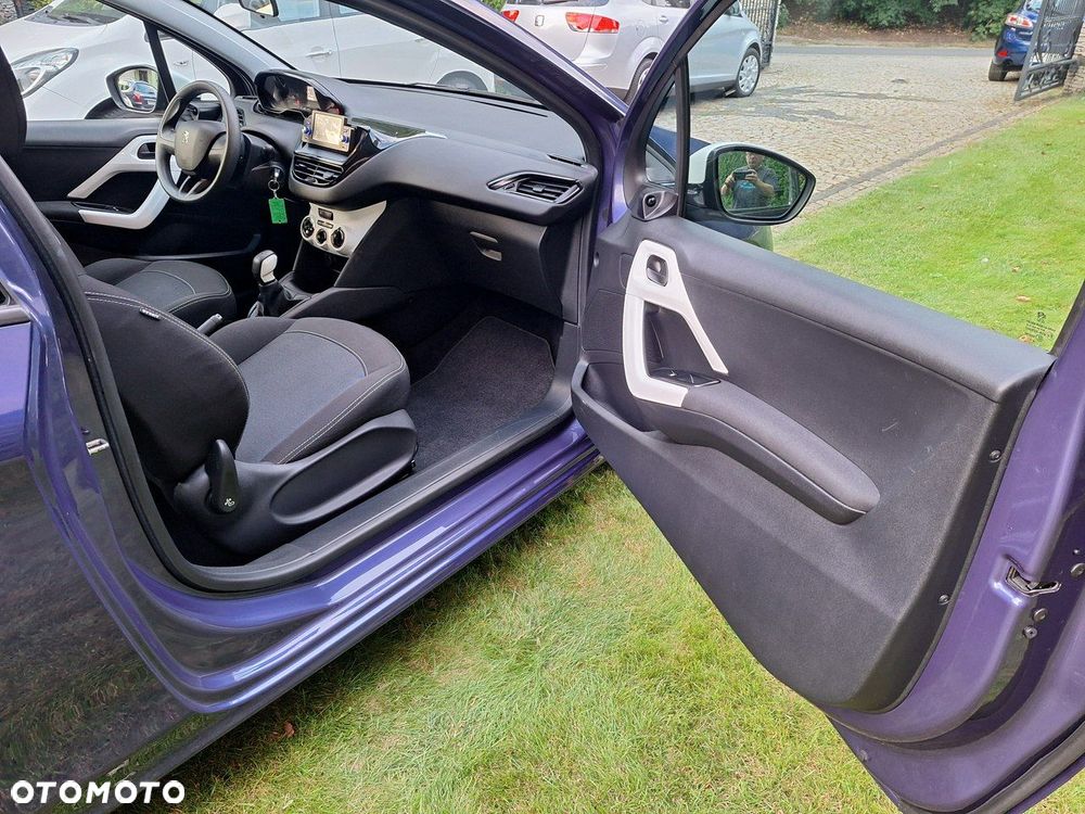 Peugeot 208 - 18