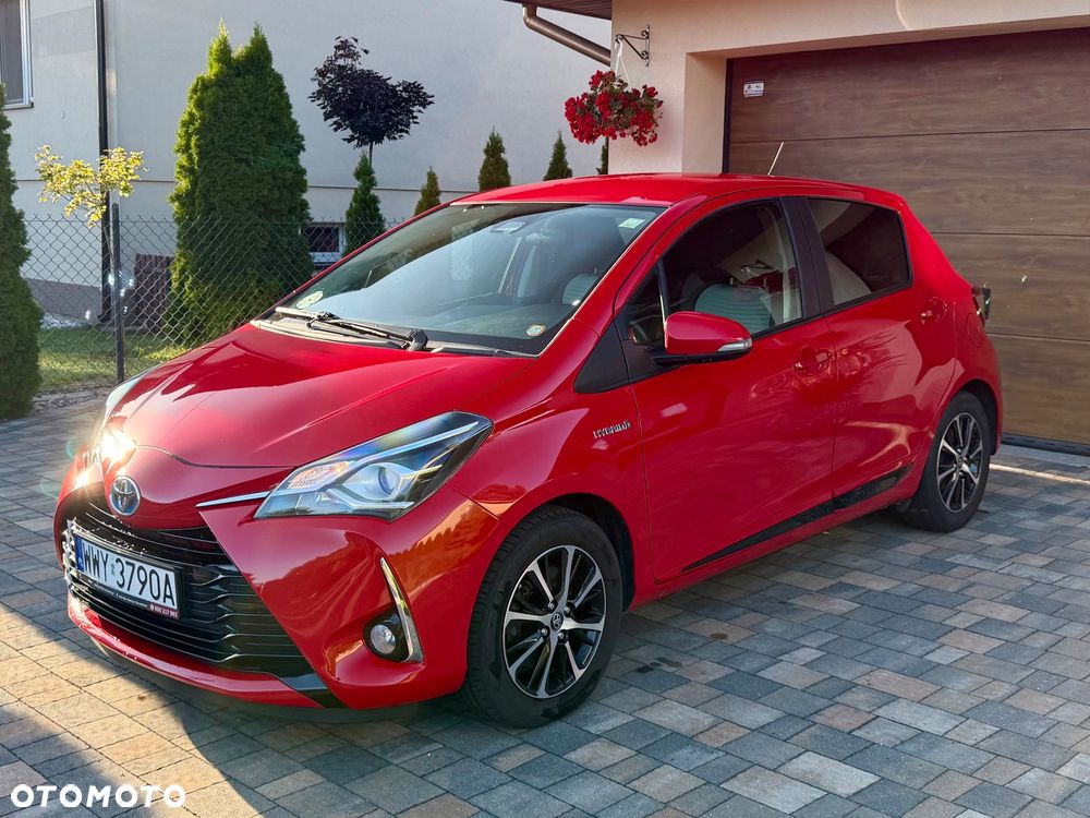 Toyota Yaris Hybrid 100 Sol - 23