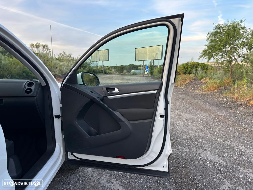 VW Tiguan 2.0 TDi Sport BlueMotion - 25