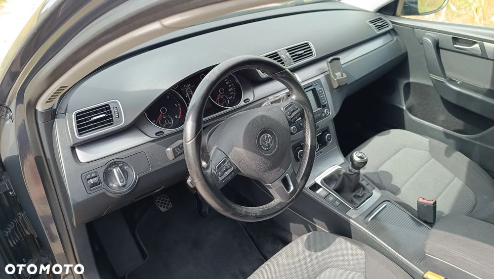 Volkswagen Passat 2.0 TDI Comfortline - 19