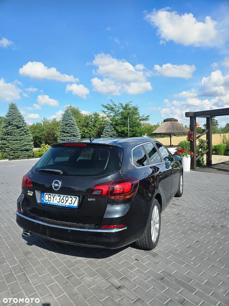 Opel Astra 2.0 CDTI DPF SportsTourer Exklusiv - 4