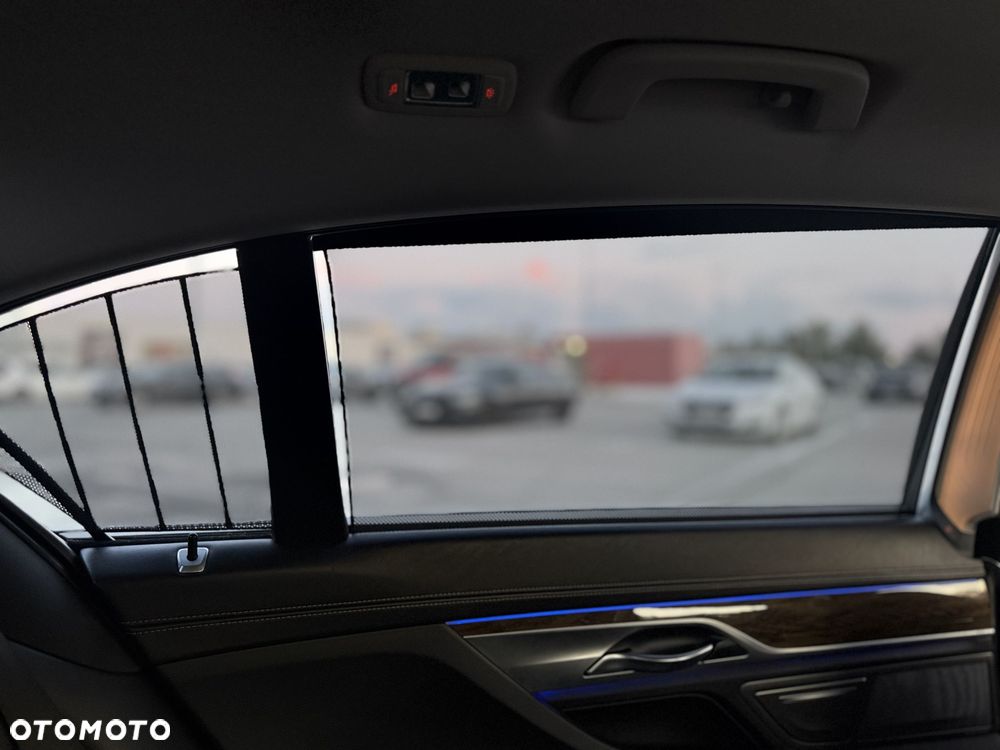 BMW Seria 7 740Li xDrive - 31