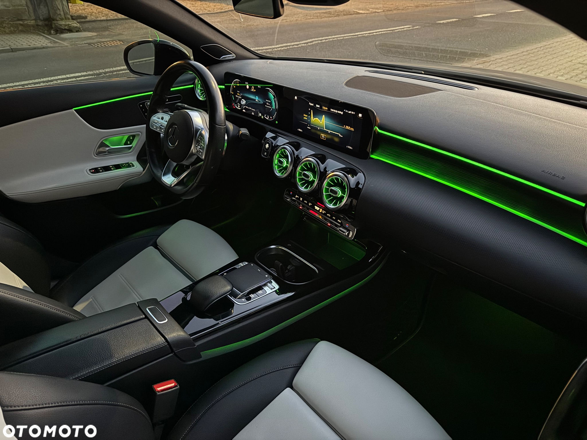 Mercedes-Benz Klasa A 220 AMG Line 7G-DCT - 24