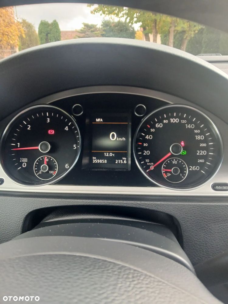 Volkswagen Passat - 11