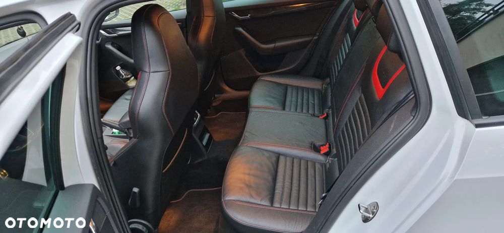 Skoda Octavia 2.0 TDI DSG RS - 8