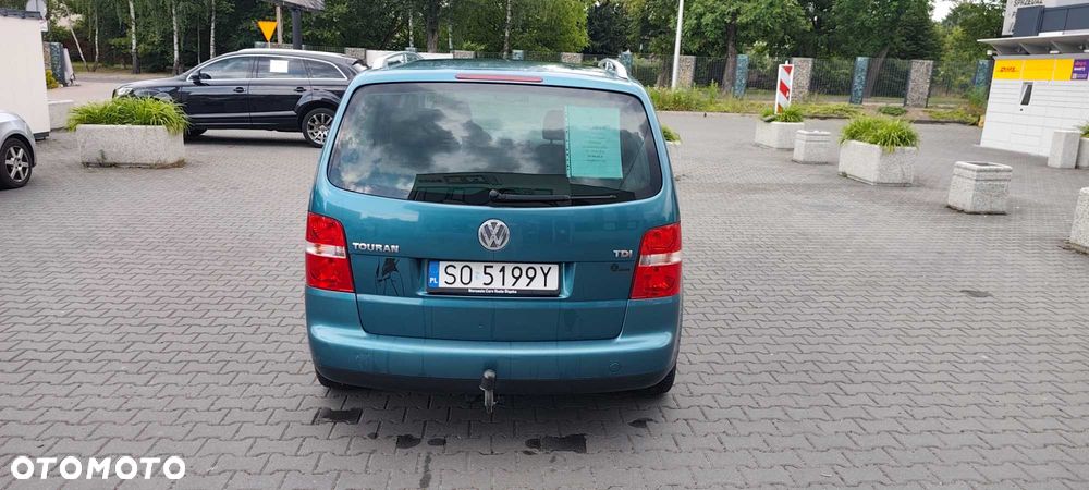Volkswagen Touran - 4