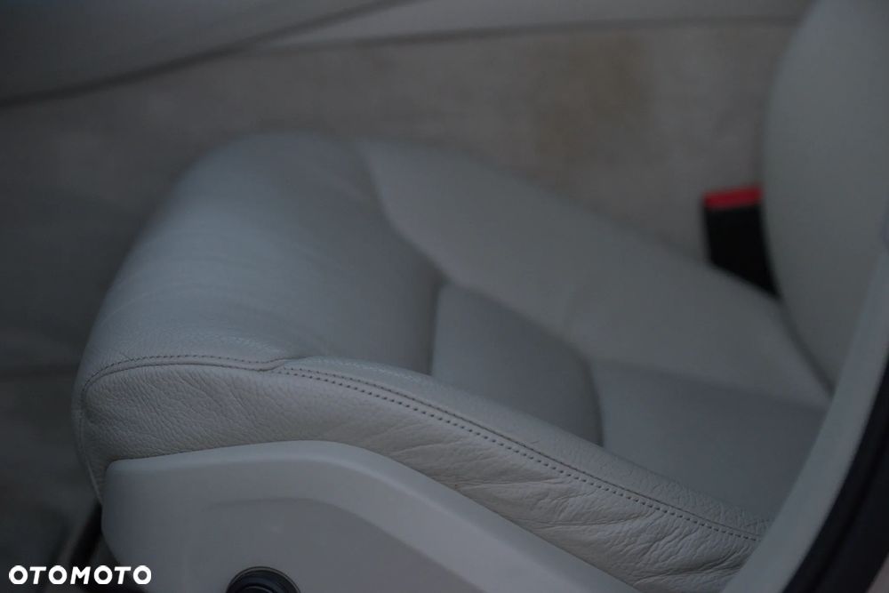 Volvo V90 D5 AWD Momentum - 17