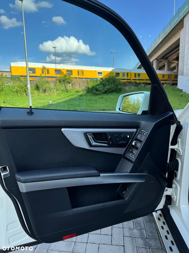 Mercedes-Benz GLK 350 4-Matic - 10