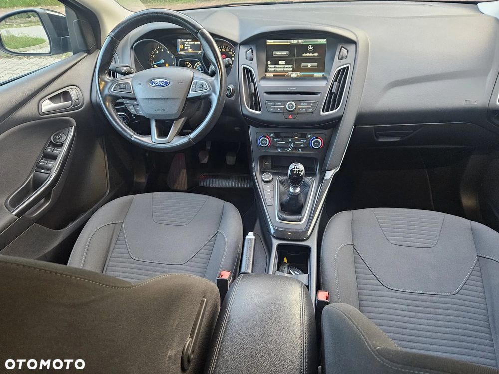 Ford Focus 1.5 EcoBoost STart-Stopp-System TITANIUM - 12