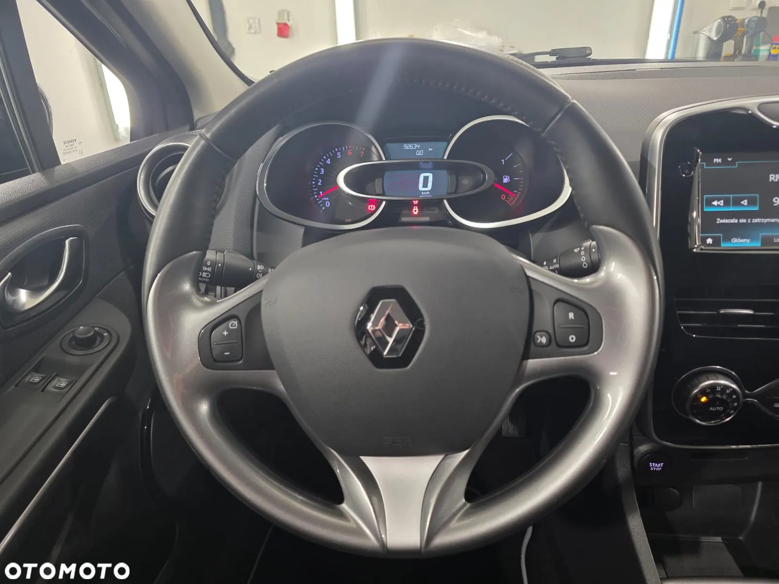 Renault Clio 1.2 16V 75 LIMITED - 29