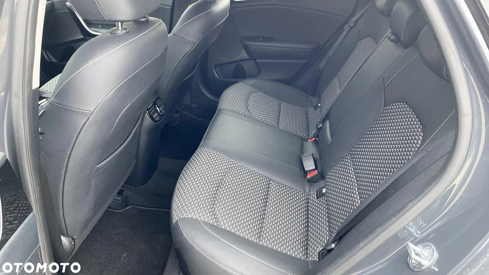 Kia XCeed 1.6 T-GDI L Business Line DCT - 16