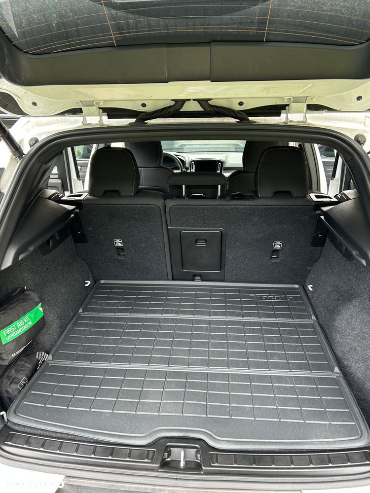 Volvo XC 40 B4 Plus Dark - 10