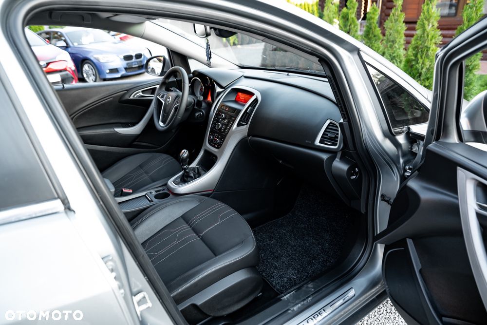 Opel Astra 1.4 Turbo 150 Jahre - 25