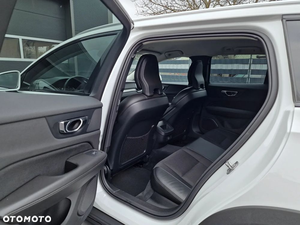 Volvo V60 Cross Country D4 AWD Geartronic - 27