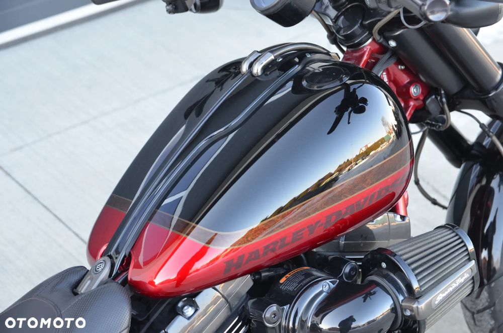 Harley-Davidson Softail Breakout - 30