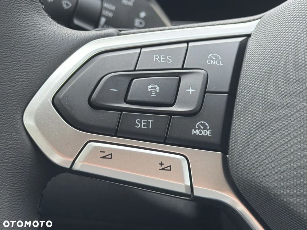 Volkswagen T-Roc 1.5 eTSI Life DSG - 27