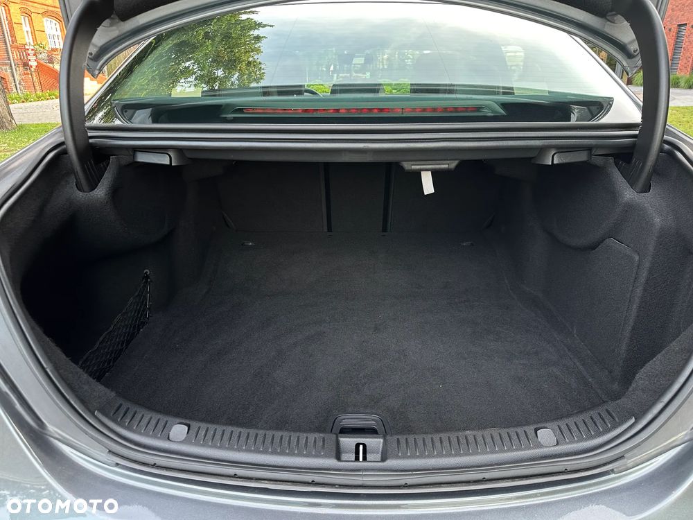 Mercedes-Benz Klasa E 220 d 9G-TRONIC - 40