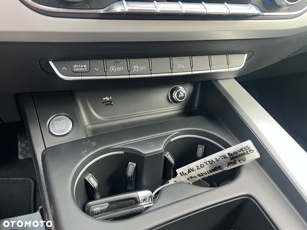 Audi A4 Avant 30 TDI S tronic - 28